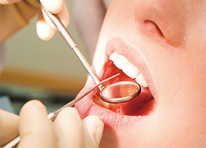 一般歯科ではむし歯や歯周病の治療を行います。
